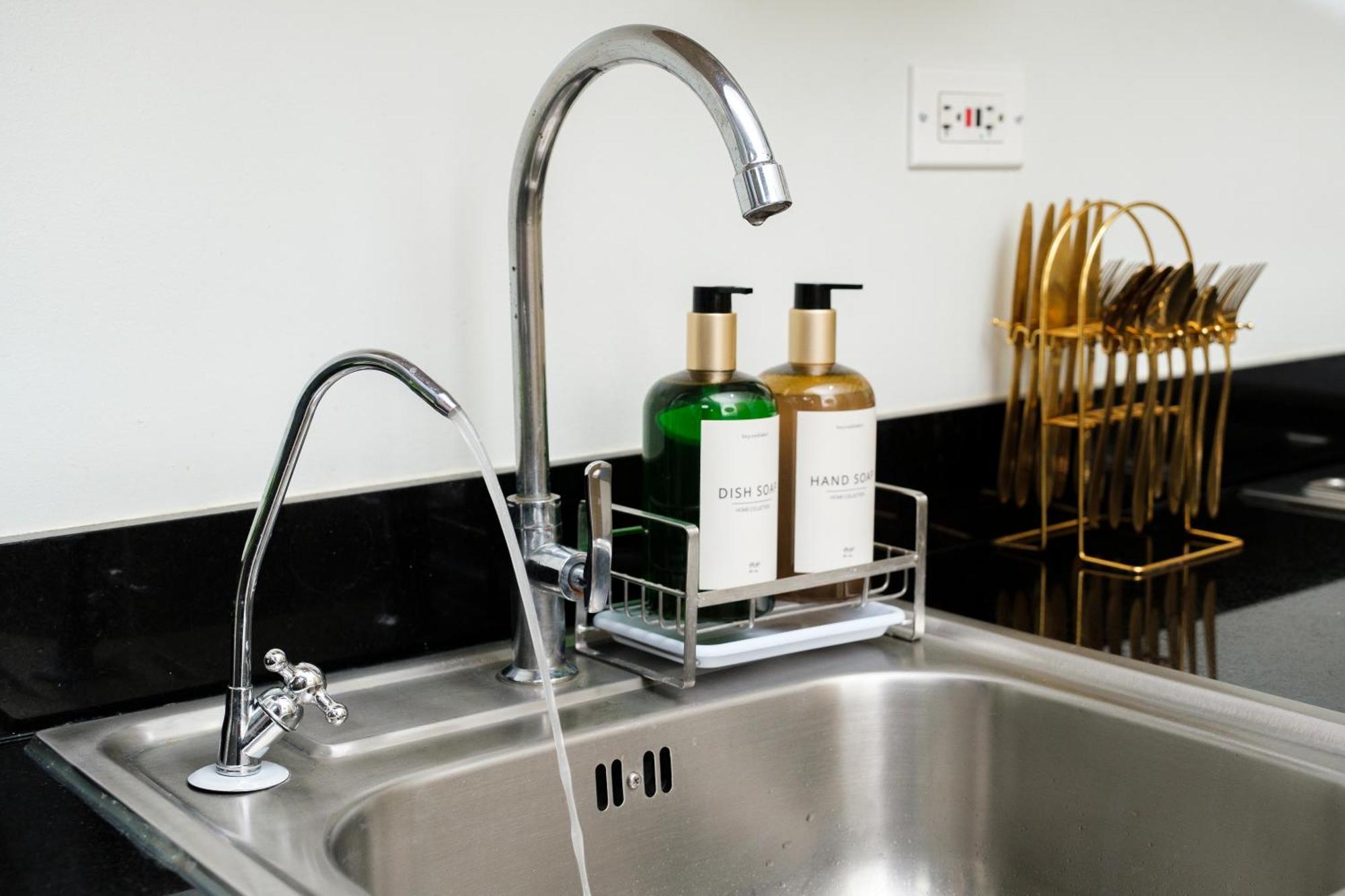2 Side-By-Side P00L Front Condos, 6 Beds, 2 Cr, 2 Kitchen For 10 Guests At Moa Μανίλα Εξωτερικό φωτογραφία